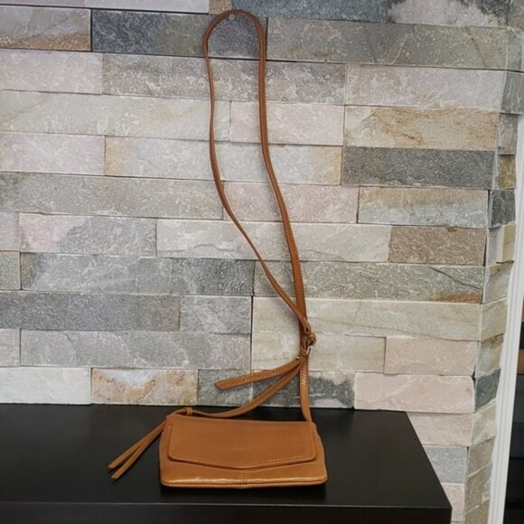 Hobo Amble Leather Crossbody - Picture 4 of 8
